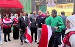 أحمد بلال يدلى بصوته فى الانتخابات الرئاسية رافعا علم مصر