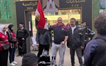 أحمد بلال يدلى بصوته فى الانتخابات الرئاسية رافعا علم مصر