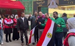 أحمد بلال يدلى بصوته فى الانتخابات الرئاسية رافعا علم مصر