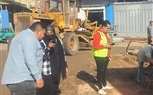 محافظ كفر الشيخ يتابع أعمال رصف شارع 