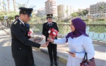 بالورود والإعلام .. الداخلية تواصل مشاركة المواطنين الإحتفال بعيد الشرطة ال72 