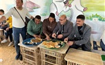 رئيس جامعة سوهاج يشارك طلابه في رحلتهم الي مدينة أسوان