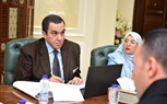 وزير العمل يواصل اجتماعاته مع 