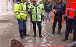 رئيس مياه الإسكندرية يتفقد جهود نزح مياه الأمطار بمنطقة البيطاش