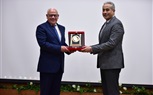 وزير العمل ومحافظ بورسعيد يُسلّمان عقود عمل لذوى همم.. وشهادات إتمام التدريب المهنى لخريجين جُدد 