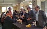 رئيس جامعة كفر الشيخ يكرم عدداً من الأمهات المثاليات بالمدن الجامعية 