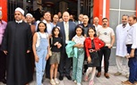 محافظ أسيوط يزور المستشفيات لتقديم التهنئة للمرضى بعيد الأضحى المبارك ويوزع عليهم الهدايا