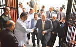محافظ أسيوط يزور المستشفيات لتقديم التهنئة للمرضى بعيد الأضحى المبارك ويوزع عليهم الهدايا