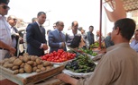 محافظ كفر الشيخ يتفقد السوق الحضرى بشارع صلاح سالم