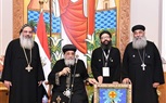 كنيسة بالصين تستعين بالفنان أكرم المنياوي  لتصميم هدية من الزجاح المعشق لقداسة البابا تواضروس الثاني