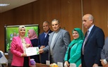 رئيس جامعة كفر الشيخ يكرم المشاركين والمتميزين في ختام فعاليات الأسبوع البيئى وريادة الاعمال