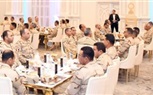 وزير الدفاع يشارك عدد من مقاتلى قوات الدفاع الجوى تناول وجبة الإفطار         
