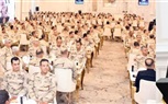 وزير الدفاع يشارك عدد من مقاتلى قوات الدفاع الجوى تناول وجبة الإفطار         