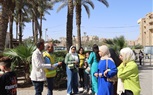 محافظة الجيزة توزّع أكياسًا بلاستيكية مجانًا على روّاد الحدائق والمتنزهات لجمع المخلفات وتسهيل عملية النظافة خلال عيد الفطر المبارك