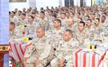وزير الدفاع يشارك مقاتلى الجيش الثالث الميدانى وقوات شرق القناة لمكافحة الإرهاب تناول وجبة الإفطار 