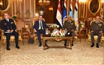 الفريق أول عبد المجيد صقر القائد العام للقوات المسلحة وزير الدفاع والإنتاج الحربى يلتقى وزير الجيوش الفرنسية 