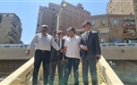 السكرتير المساعد لمحافظ الجيزة يتفقد أعمال رفع كفاءة وصيانة وإعادة تشغيل كوبري المشاة بمزلقان الجيزة 