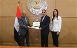 وزير الكهرباء : يسلّم شهادات تأهيل 4 مشروعات لإنتاج الطاقة وبيعها لمستهلكين صناعيين