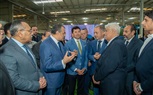 خلال زيارتهما لمصنع النجيل الصناعي 