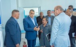 خلال زيارة مفاجئة .. وزير الدولة للإنتاج الحربي يتفقد خطوط الإنتاج بشركة هليوبوليس للصناعات الكيماوية  ( مصنع 81 الحربى )