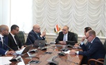 تُوفر 3500 فرصة عمل.. وزير العمل يلتقي وفدا من شركة 