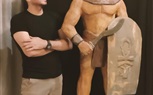 أحمد رضا يكشف عن تمثال 
