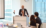 وزير التعليم يتسلم النسخة الأولى من كتاب الرياضيات المطور للصف الأول الابتدائي خلال ورشة عمل مع شركة 