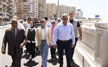 محافظ الإسكندرية يتفقد كوبري محمد نجيب بعد تشغيله التجريبي لحين الانتهاء من أعمال الفواصل الإنشائية