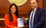 وزيرة التخطيط تُهدي لجنة الشئون الخارجية بالشيوخ نسخة من كتابها «الدبلوماسية الاقتصادية لتعزيز التعاون الدولي والتمويل الإنمائي»