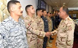 الفريق أشرف سالم زاهر القائد العام للقوات المسلحة وزير الدفاع والإنتاج الحربى يلتقى عدداً من مقاتلى الأفرع الرئيسية 