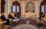 سلطان عُمان يستقبل وزير الخارجية الإيراني وعراقجي يُشيد بجهود عُمان الدبلوماسية