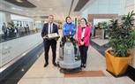 رئيس شركة ميناء القاهرة الجوي يشكر العاملين بالمطار تقديرًا لجهودهم في خدمة المسافرين وتطوير منظومة العمل 