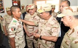 الفريق أشرف سالم زاهر القائد العام للقوات المسلحة وزير الدفاع والإنتاج الحربى يتفقد إحدى وحدات التدريب الأساسى بالقوات المسلحة