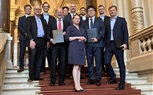 Daimler Truck وMB Energy وكاواساكي للصناعات الثقيلة يوقعون اتفاقية لتطوير سلسلة إمداد الهيدروجين السائل إلى أوروبا عبر هامبورغ
