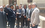 السفير الكندي يتجول سيرًا على الأقدام في شارع الكورنيش لزيارة قصر ألكسان ومعهد فؤاد الأول والتعرف على أبرز معالم المحافظة