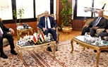 وزير الطيران المدني يبحث مع سفير بولندا لدى مصر سبل تعزيز الحركة الجوية والسياحية بين البلدين