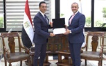 رئيس القابضة للمطارات يكرّم مديري مباني الركاب (1) و(2) بمطار القاهرة تقديرًا لجهودهم المتميزة