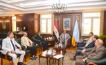 محافظ الإسكندرية يستعرض أمام نقيب الصحفيين خطط التطوير والمشروعات القومية الكبرى التي تشهدها المحافظة