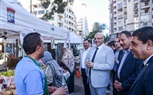 محافظ الإسكندرية يتفقد سوق اليوم الواحد للمزارعين بمنطقة زيزينيا بنطاق حي شرق