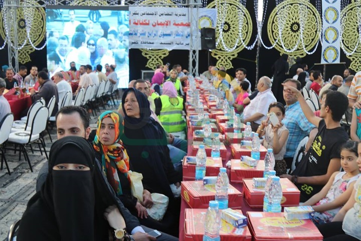 بالفيديو والصور.. محافظ كفر الشيخ يشهد حفل إفطار لـ3200 يتيمًا وكفيفًا 
