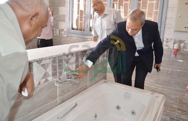 محافظ قنا يتفقد التشطيبات النهائية لمشروع ترميم وصيانة مبنى مركز الحكيم الشامل لتأهيل المعاقين