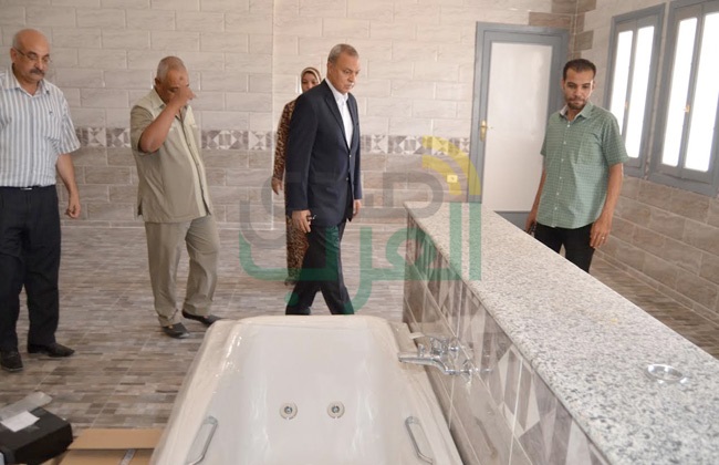 محافظ قنا يتفقد التشطيبات النهائية لمشروع ترميم وصيانة مبنى مركز الحكيم الشامل لتأهيل المعاقين