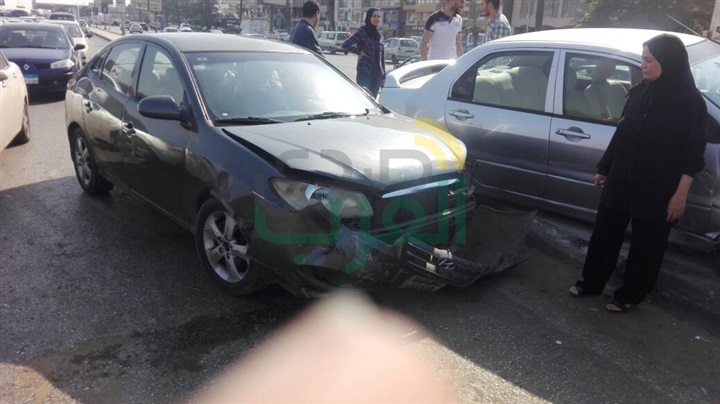 بالصور.. تصادم 4 سيارات يتسبب في كثافات مرورية بـ"جوزيف تيتو"