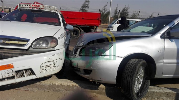 بالصور.. تصادم 4 سيارات يتسبب في كثافات مرورية بـ"جوزيف تيتو"