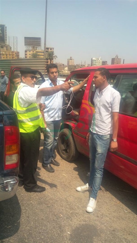 بالصور.. حملة مكبرة لضبط الخارجين عن قواعد المرور أعلى الدائري