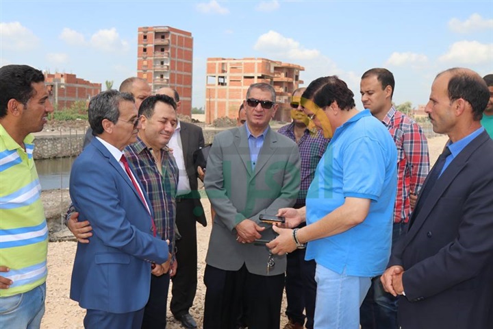 بالفيديو والصور.. محافظ كفر الشيخ يتابع أعمال كورنيش ترعة الزاوية