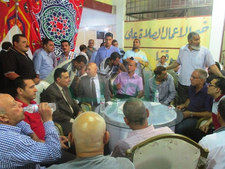 بالصور.. سكرتير عام مساعد كفر الشيخ يشارك أهالي قرية "حاذق" ببيلا إفطارهم الجماعي
