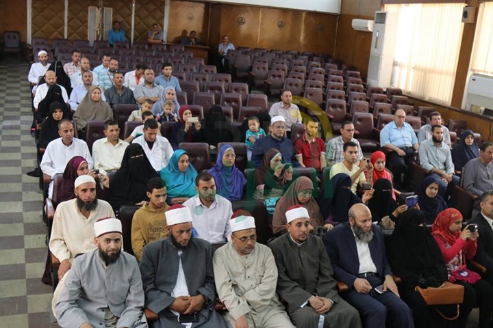 بالفيديو والصور.. محافظ كفرالشخ يكرم 95 من حفظة القرآن الكريم في مسابقة الأوقاف الرمضانية 