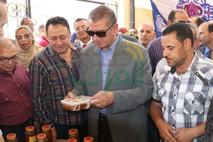 بالفيديو والصور.. محافظ كفر الشيخ يفتتح معرض السلع الغذائية الدائم 