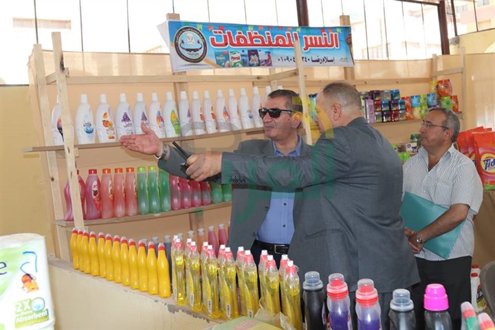 بالفيديو والصور.. محافظ كفر الشيخ يفتتح معرض السلع الغذائية الدائم 